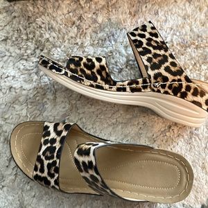 Leopard Print Sandals. Unmarked leopard sandals. Very cute !